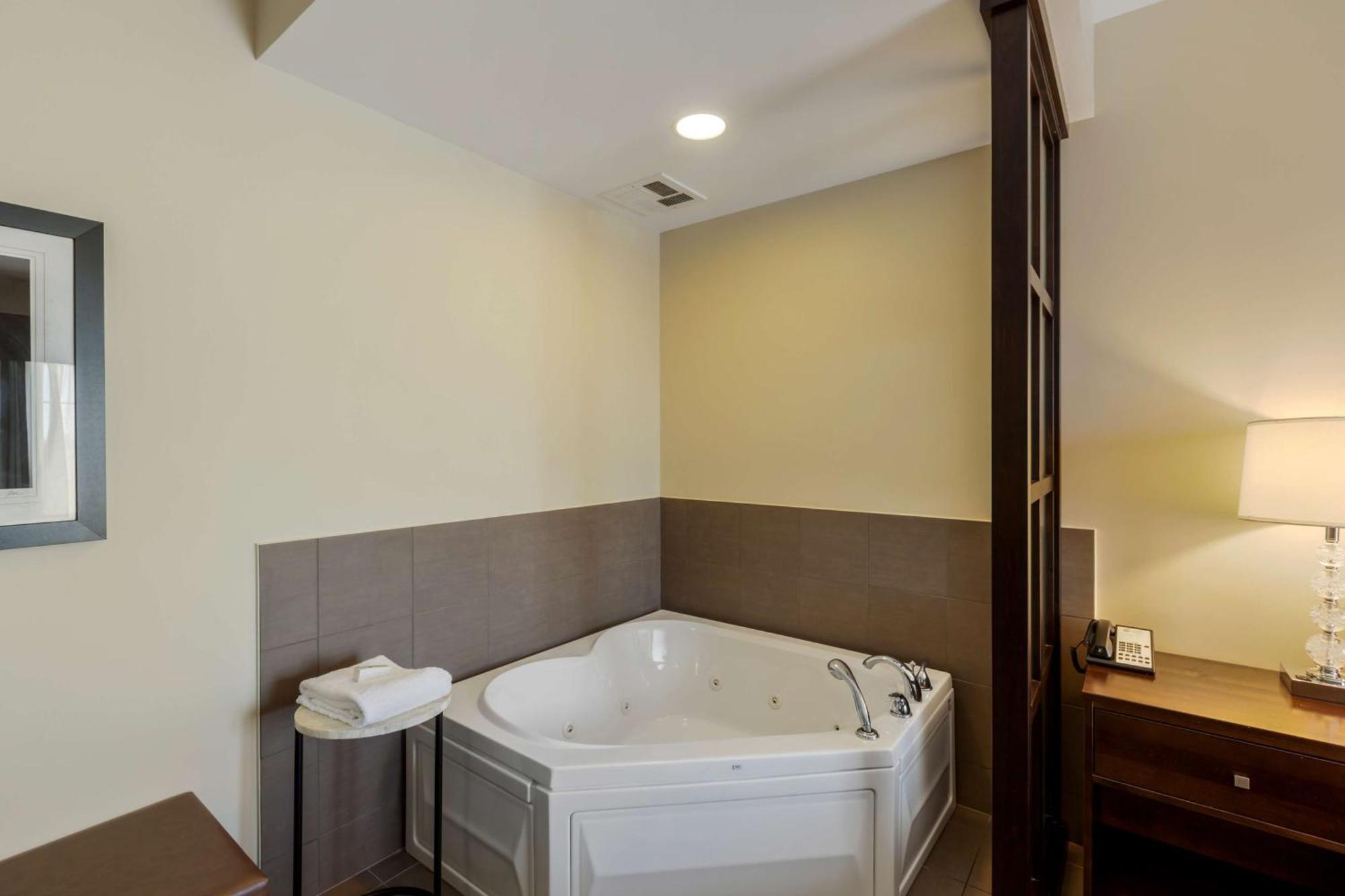 Best Western Plus Walkerton Hotel & Conference Centre Εξωτερικό φωτογραφία